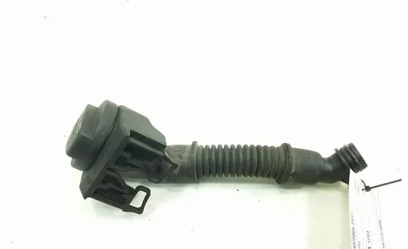 Mercedes-Benz B W245 Oil fill pipe A6400100369