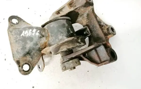 Mazda CX-7 Engine mount bracket