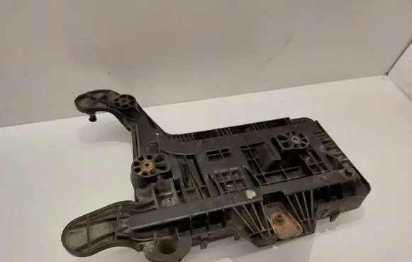 Volkswagen Caddy Battery tray 1K0915333C