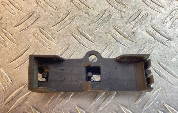 Radiator mount bracket