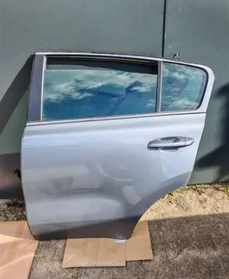 KIA Sportage Rear door