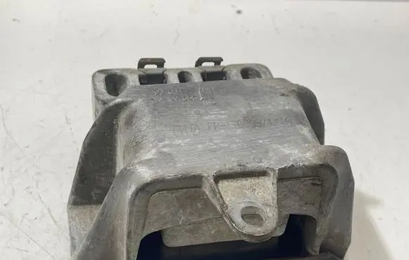 Skoda Octavia Mk1 (1U) Engine mount bracket 1J0199555
