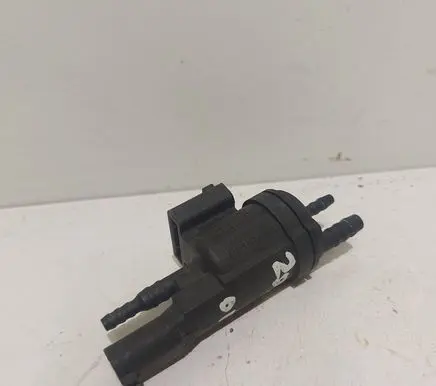 Mercedes-Benz C W203 Valve vacuum 0025401497