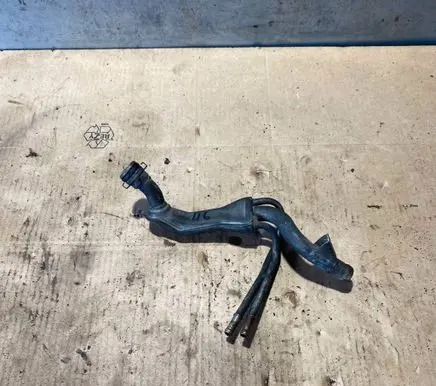 Mercedes-Benz E W124 Coolant pipe/hose 