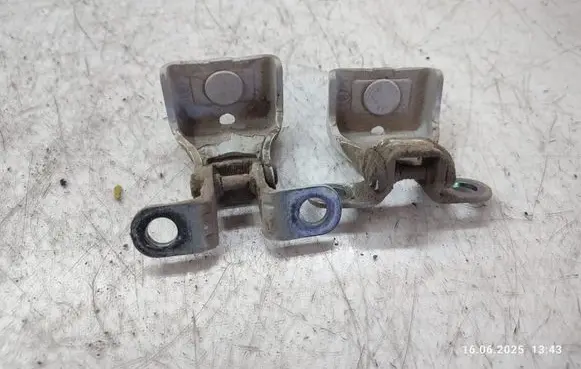 Peugeot 5008 Tailgate/trunk/boot hinge