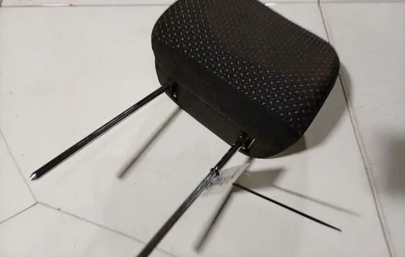 Hyundai i30 Front seat headrest 