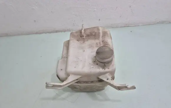 Toyota Prius (XW20) Windshield washer fluid reservoir/tank 1789321030