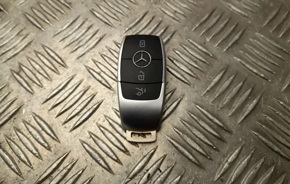 Mercedes-Benz CLA C118 X118 Ignition key/card A1779050703