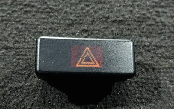 BMW 5 E39 Hazard light switch 8350947
