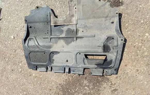 Skoda Rapid (NH) Engine splash shield/under tray 6R0825235A 8R0825235A