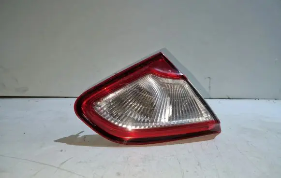 Nissan Qashqai Tailgate rear/tail lights 89503189
