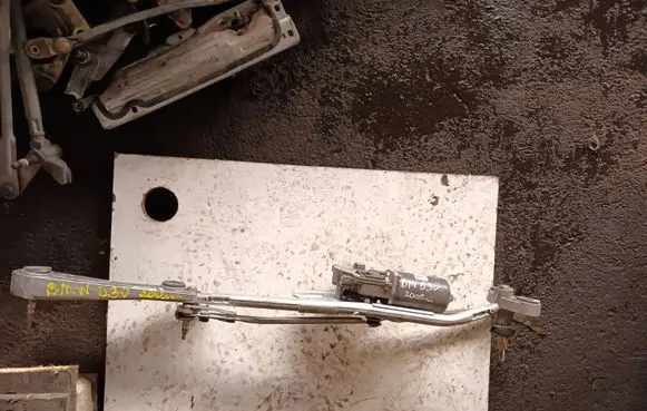 BMW 5 E39 Front wiper linkage 