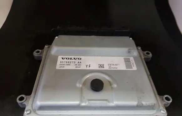 Volvo S60 Engine control unit/module 30788273AA