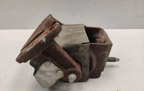 Engine mount bracket