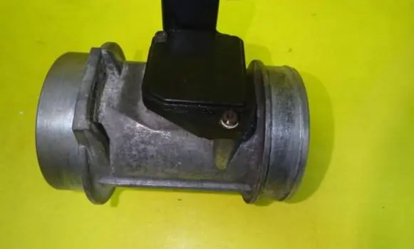 Audi A6 S6 C5 4B Mass air flow meter AFH70-25C 059906461D