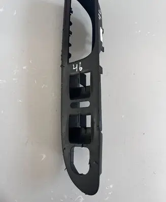 Volkswagen PASSAT B6 Front door window switch trim 3C1867171