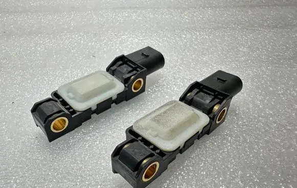 Audi A6 S6 C5 4B Airbag deployment crash/impact sensor 4B0959643E 0232H2L0HD0W 20443680708