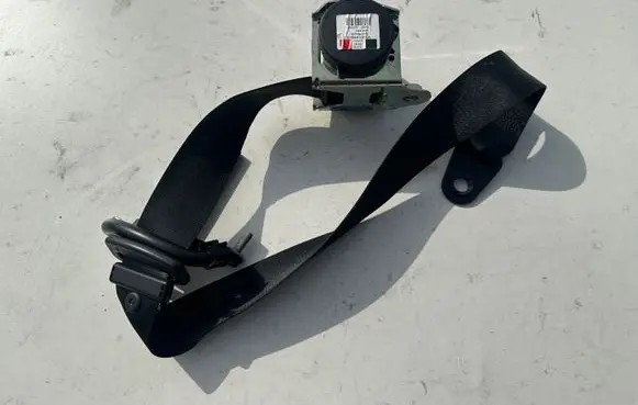 Mini Cooper Hatch Hardtop Rear seatbelt 147258