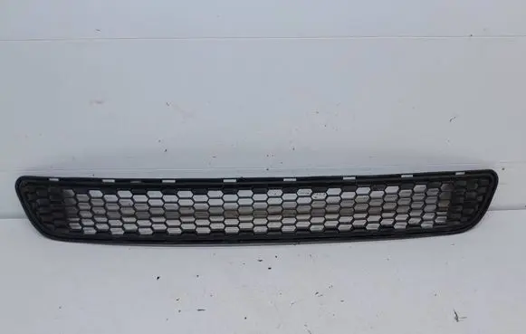 Toyota Sienna XL30 III Front bumper lower grill 5311208010