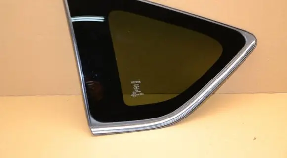 Toyota RAV 4 (XA40) Rear side window 6272042350 11199