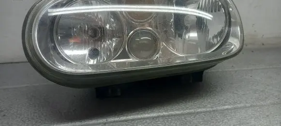Volkswagen Golf III Front reflector 