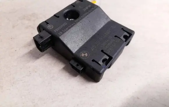 BMW 3 E90 E91 Antenna control unit 920039002 6520914149101