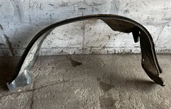 Mercedes-Benz W123 Front wheel arch liner splash guards