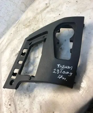 Volkswagen Tiguan Panel trim 5nb858365