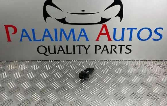 Ford Fiesta Mass air flow meter 8V2112B579AA