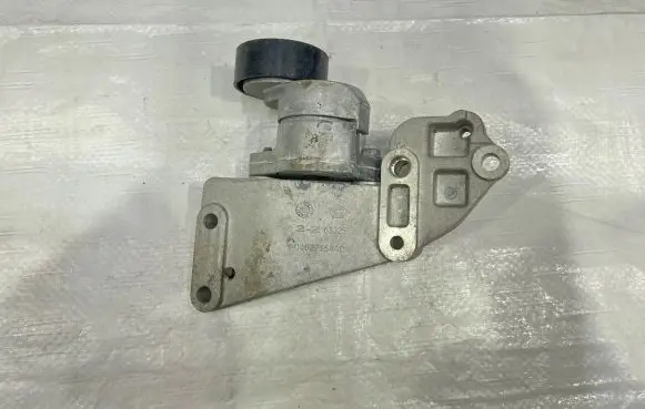 Jeep Compass Generator/alternator belt tensioner 04627154AC