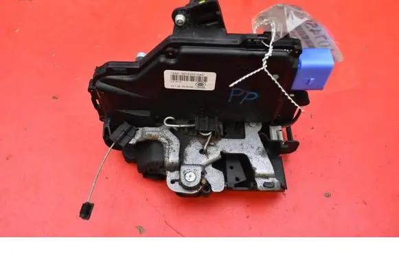 Volkswagen Cross Touran I Front door lock 3D1837016AC
