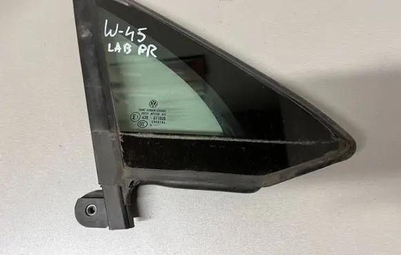Volkswagen PASSAT B8 Front door vent window glass four-door 3G0845114F