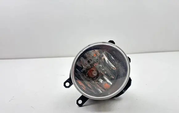 Toyota Auris E180 Front fog light 90008490 8121002110 14072014