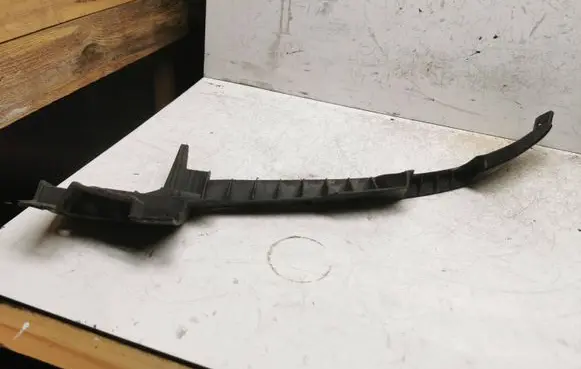 Headlight/headlamp mounting bracket