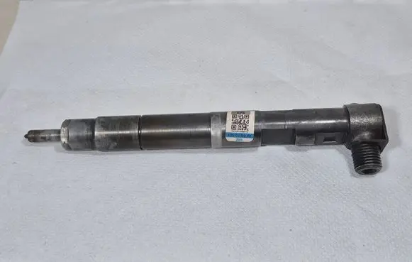 Mercedes-Benz E W212 Fuel injector A6510702887 28348370