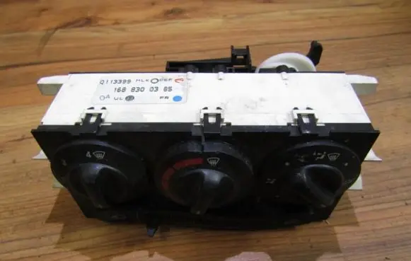 Mercedes-Benz A W168 Climate control unit 1688300385 Q113399