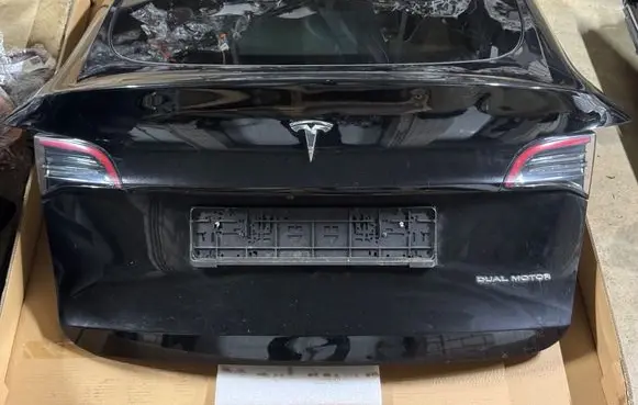 Tesla Model Y Tailgate/trunk/boot lid