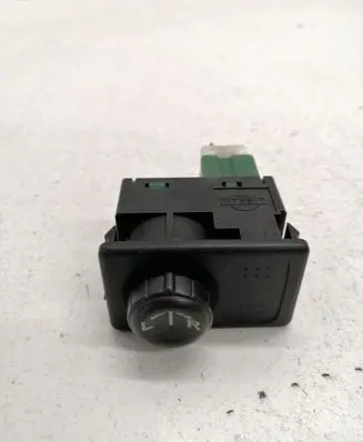 Nissan Primera Wing mirror switch