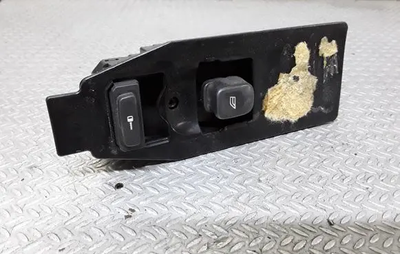 Volvo V70 Electric window control switch 8682950