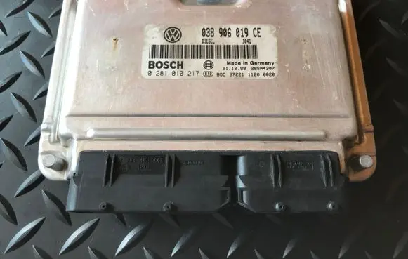 Volkswagen PASSAT B5 Engine control unit/module 038906019CE 0281010217 28SA4307