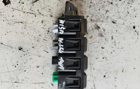 Nissan Leaf I (ZE0) Other switches/knobs/shifts