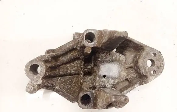 Renault Megane I Engine mounting bracket 8200058060