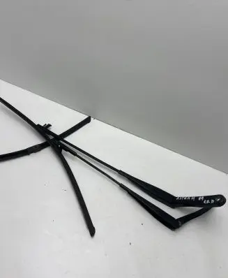 Opel Astra H Front wiper blade arm