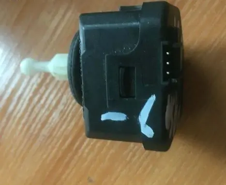 Volkswagen Golf IV Headlight level adjustment motor 1J0941295C