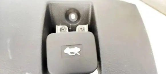 Chevrolet Captiva Engine bonnet (hood) release handle