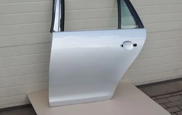 Volkswagen Golf VI Rear door 1K9833055 1K9833055B