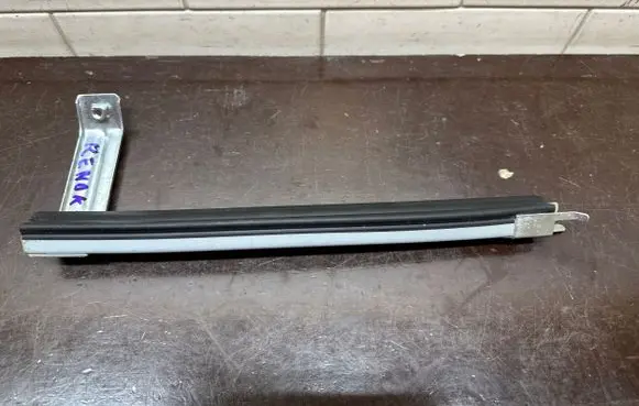 Renault Koleos II Front door windshield rail 