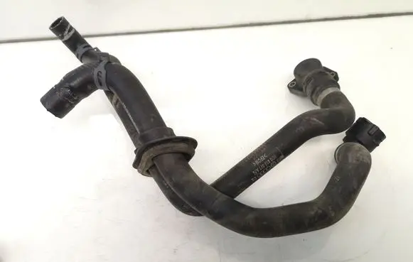 Volkswagen PASSAT B5.5 Engine coolant pipe/hose 8D0819373N 8D0819371AN 038121144A