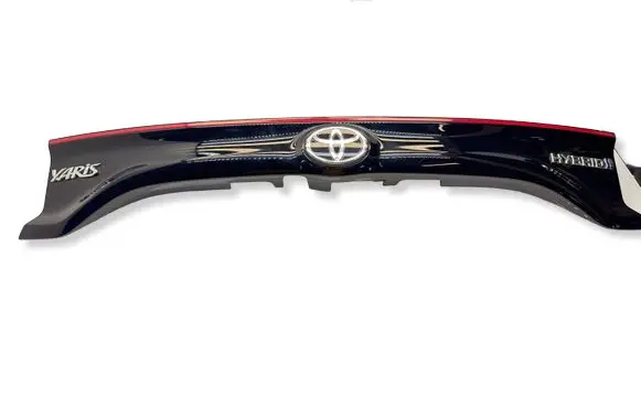 Toyota Yaris XP210 Rear light center trim bar blend 76801K0120
