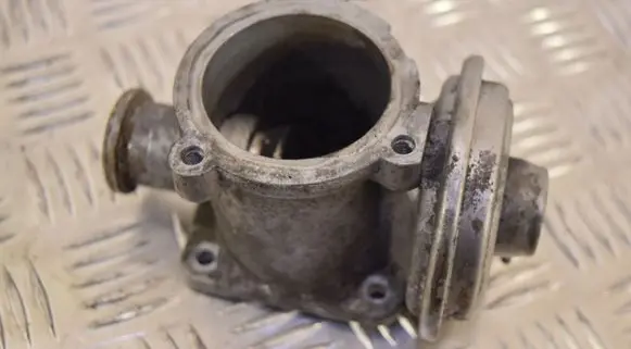 BMW 1 E81 E87 EGR valve 7804380